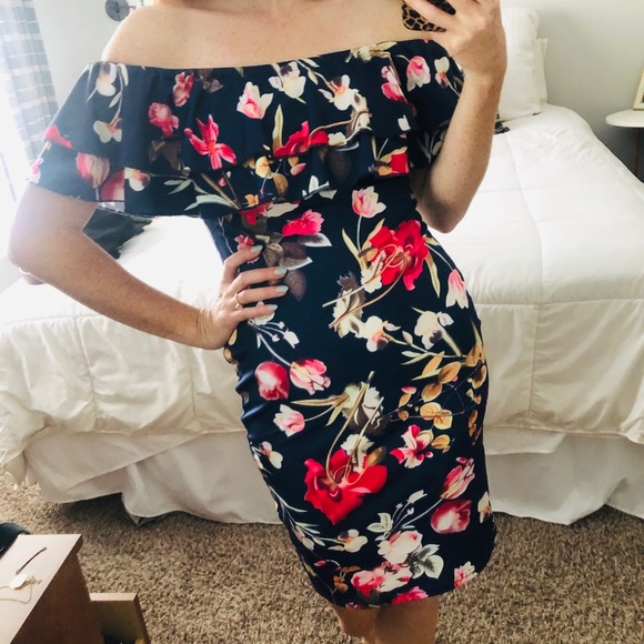 Off the Shoulder Dress - Picture 3 of 4